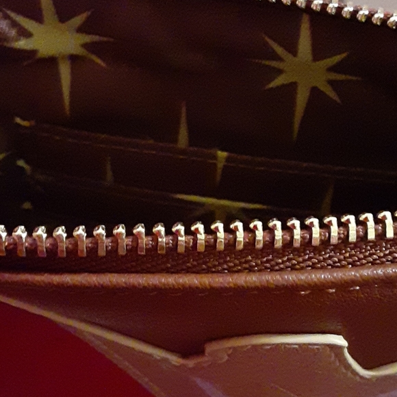 NWT DC Comics Wonder Woman Wristlet - Picture 4 of 4